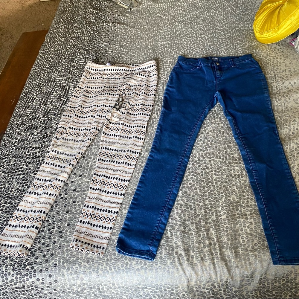 Bundle of 2 pair of pants for girls. Size 14 and XL (14/16)